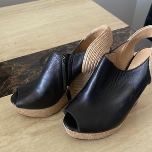 Guess wedges/ Authentic